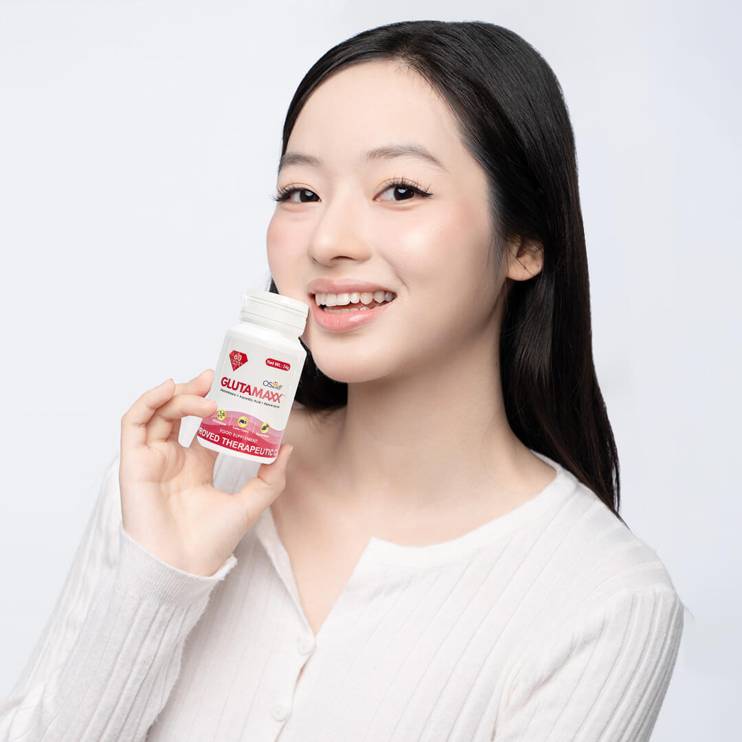 Model with radiant skin holding Gluta Maxx bottle